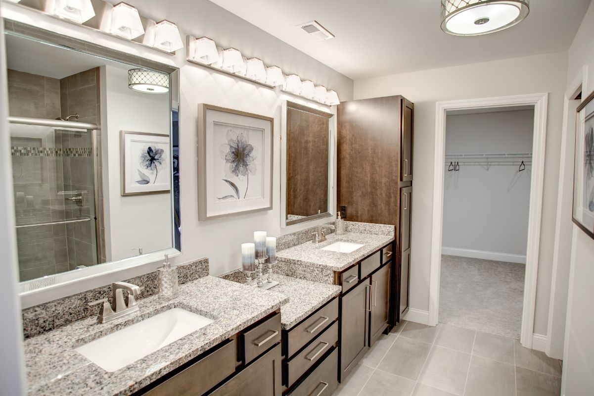 Owners Suite, Owners Bathroom